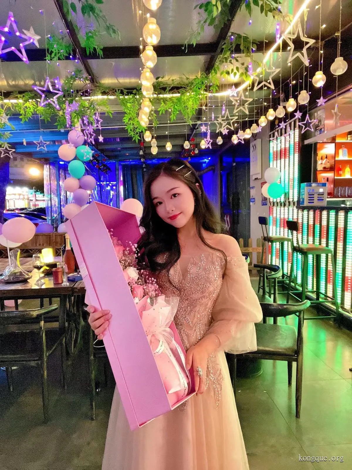 鱼鱼足影 – 全套足袜写真&amp;视频[91期-2024.8]