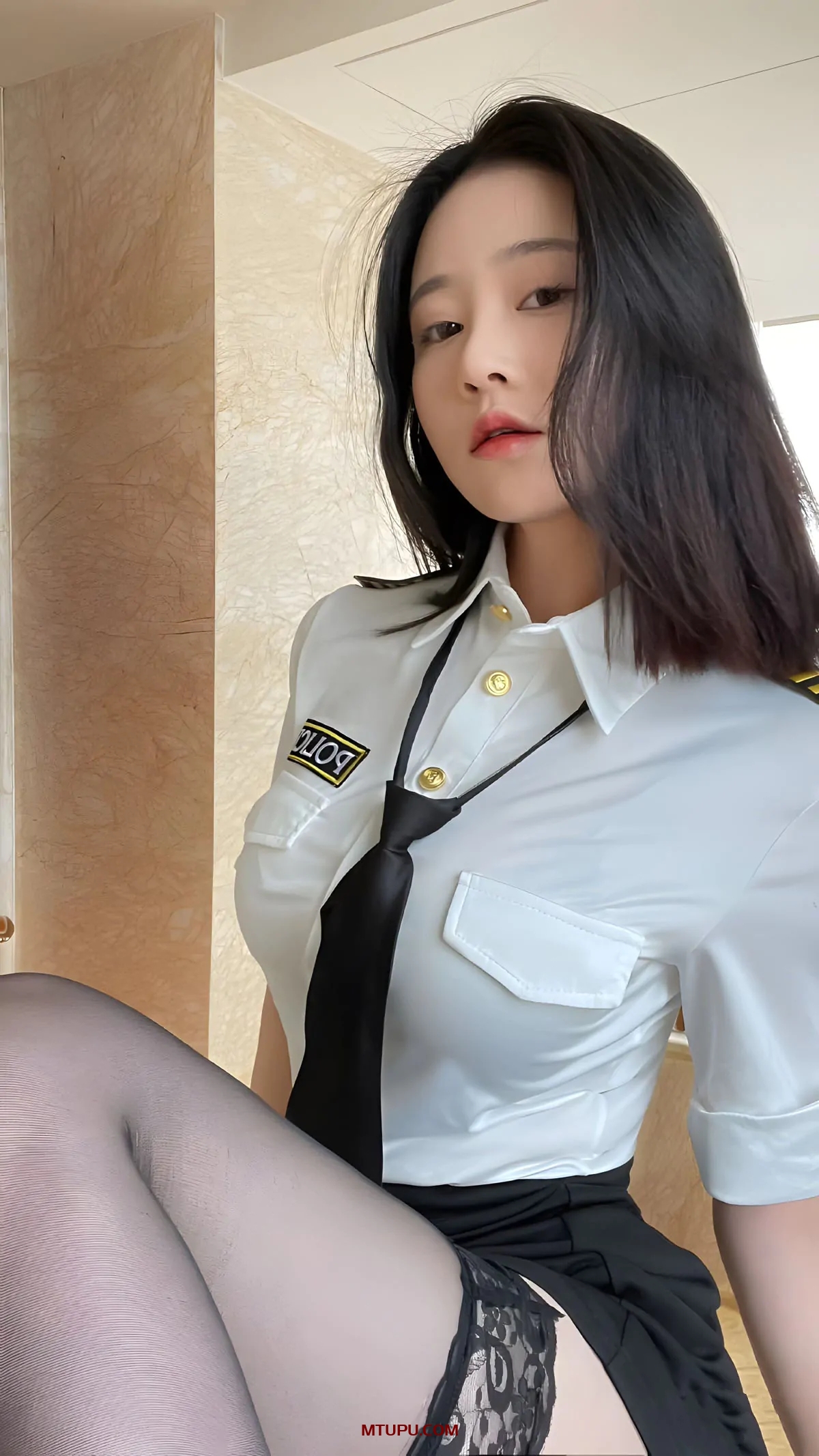 【年年nnian】付费写真合集[130套][2025年资源更新中]