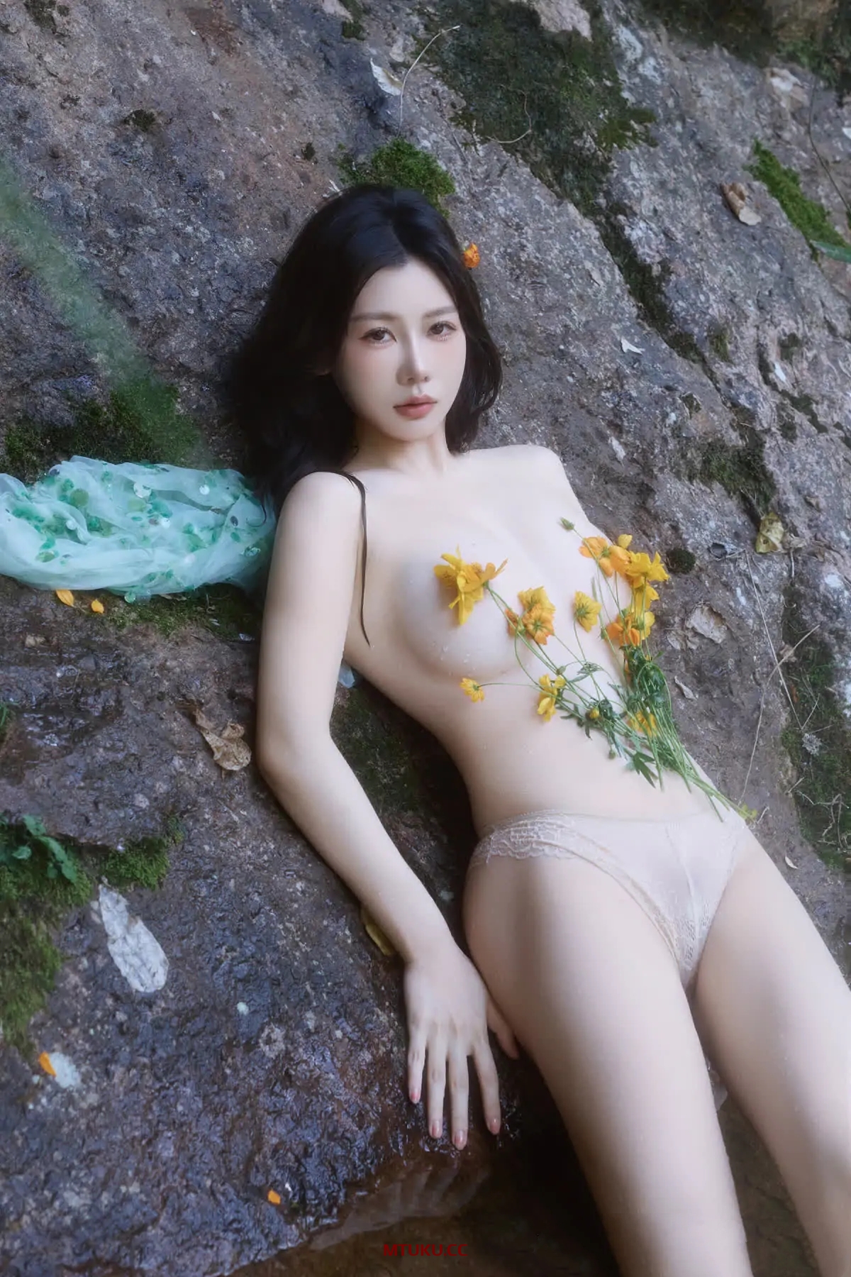 尹甜甜 – 内购助力无水印[11套-2025.12]